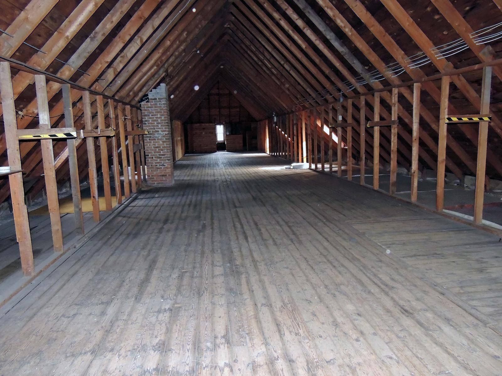 Amenagement des combles pour un projet de restoration de maison et du grenier